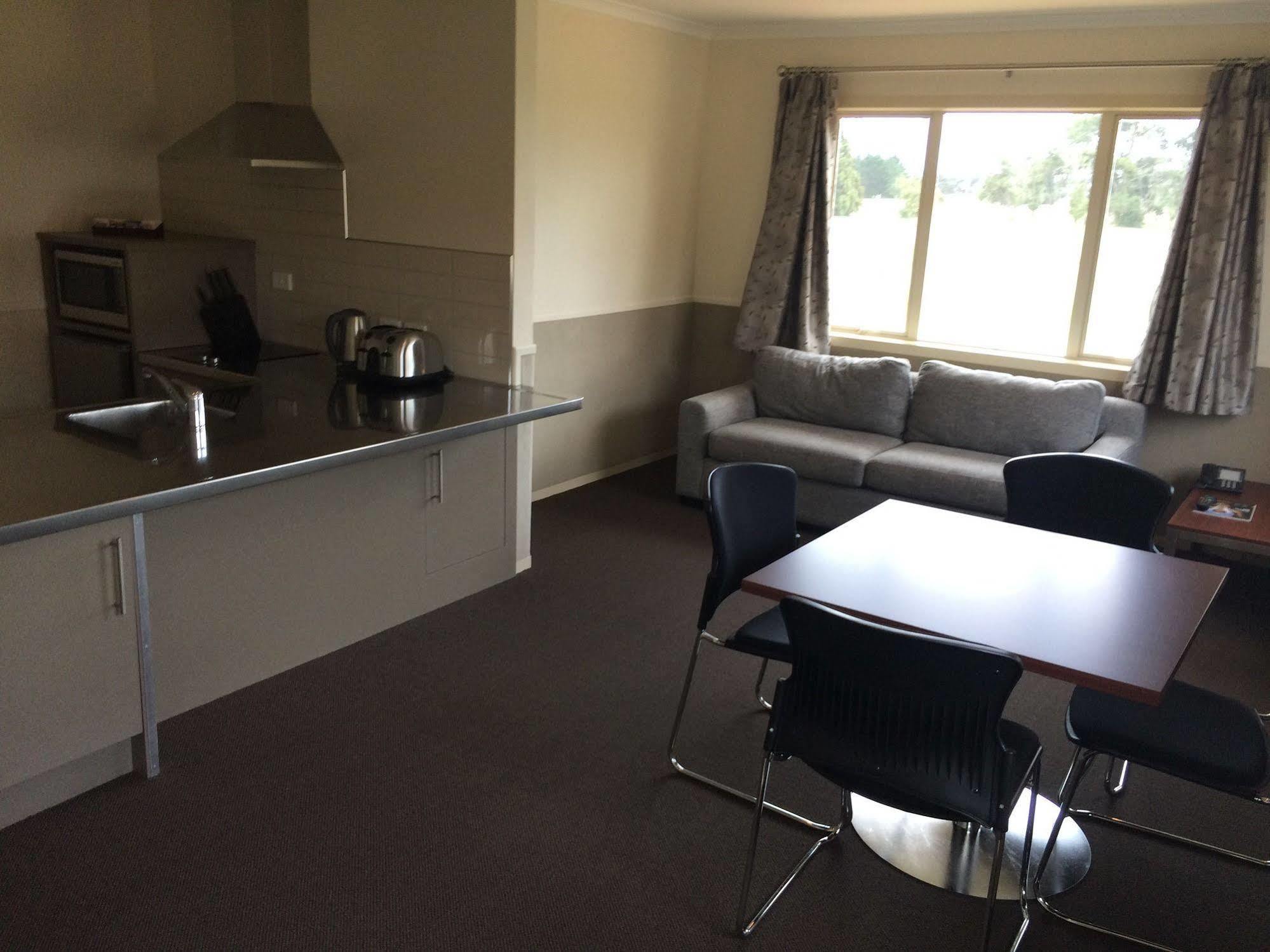 Bruce Pulman Lodge Papakura Bagian luar foto