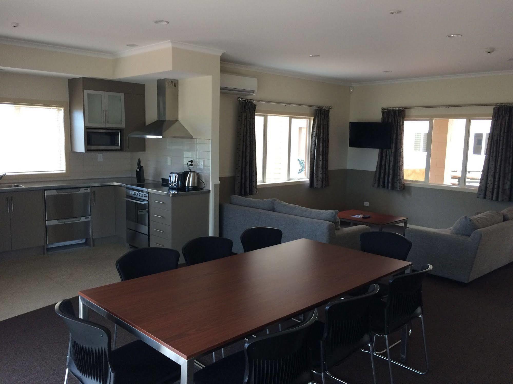 Bruce Pulman Lodge Papakura Bagian luar foto