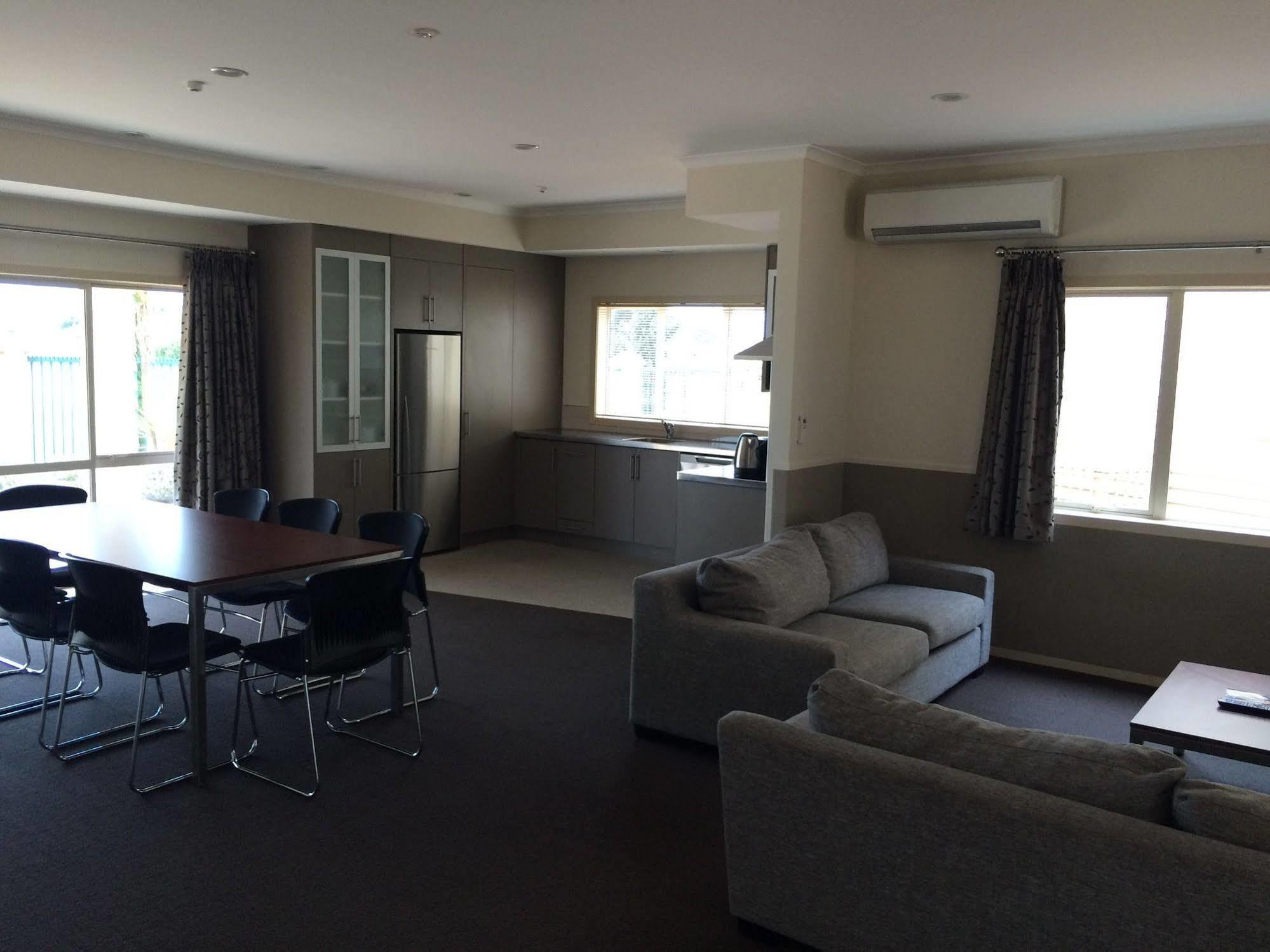 Bruce Pulman Lodge Papakura Bagian luar foto