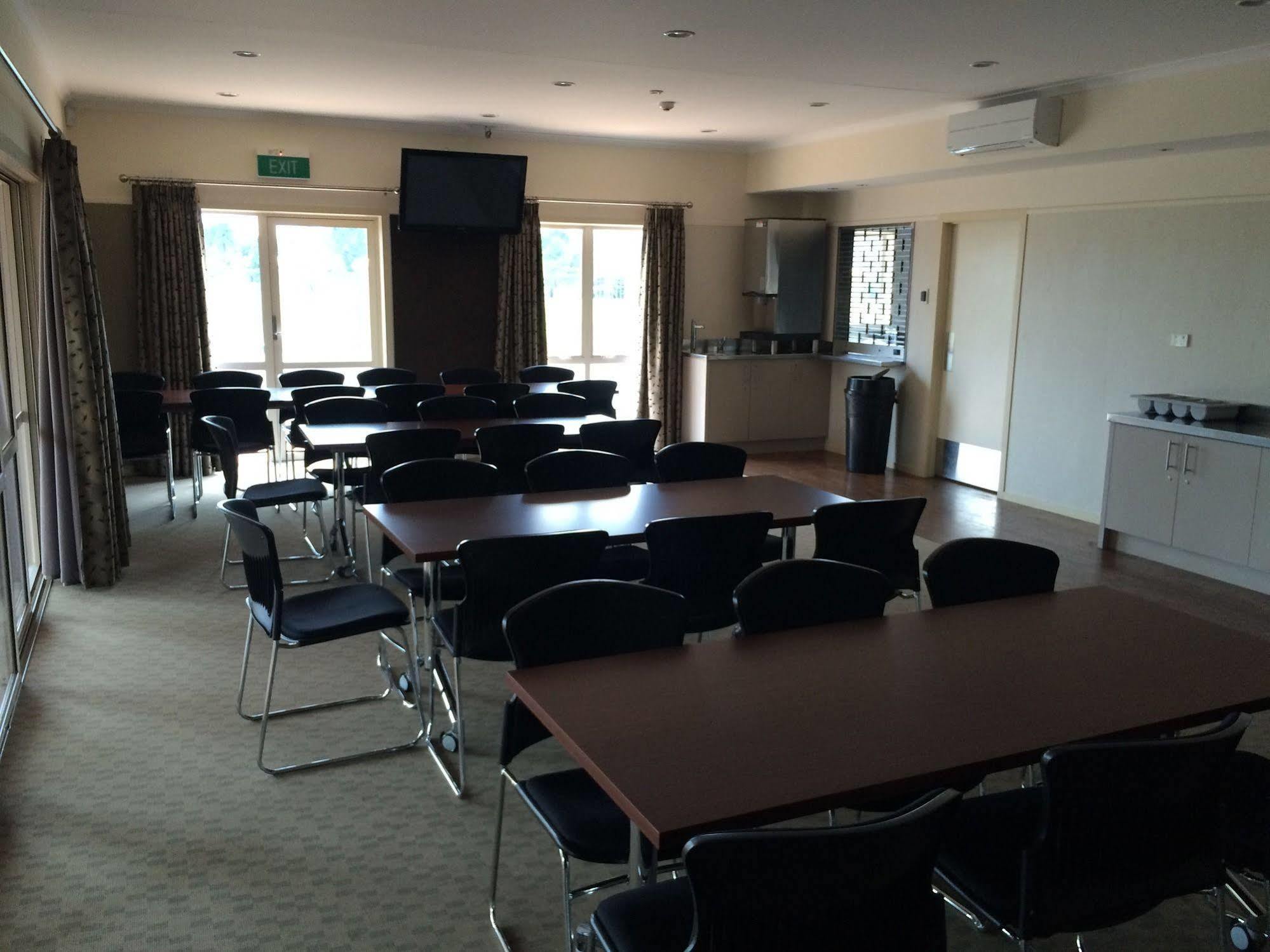 Bruce Pulman Lodge Papakura Bagian luar foto